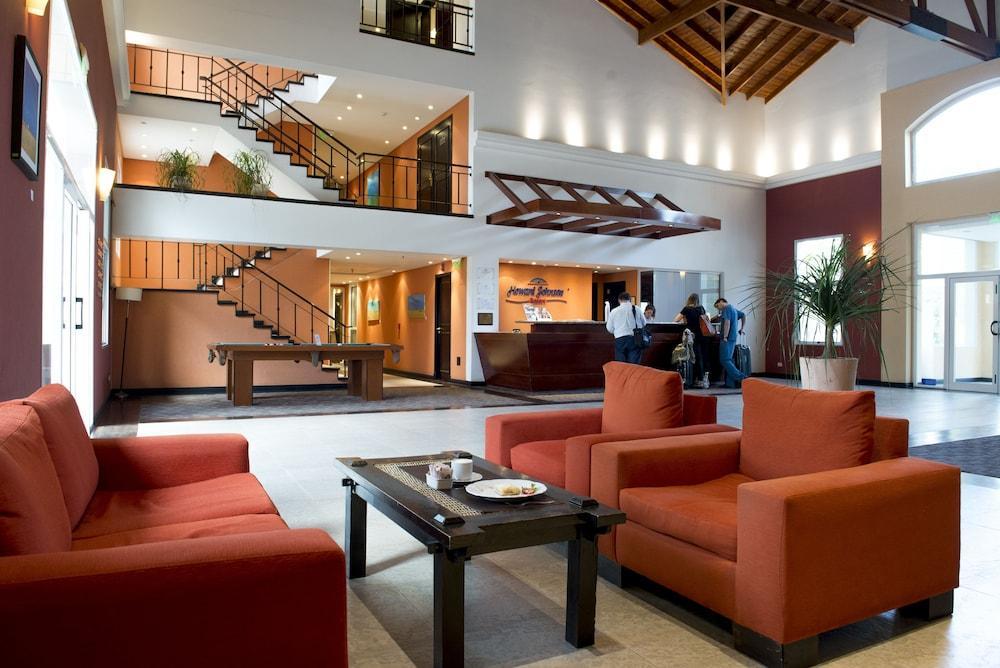 Howard Johnson Pilar & Convention Center Hotel 4*