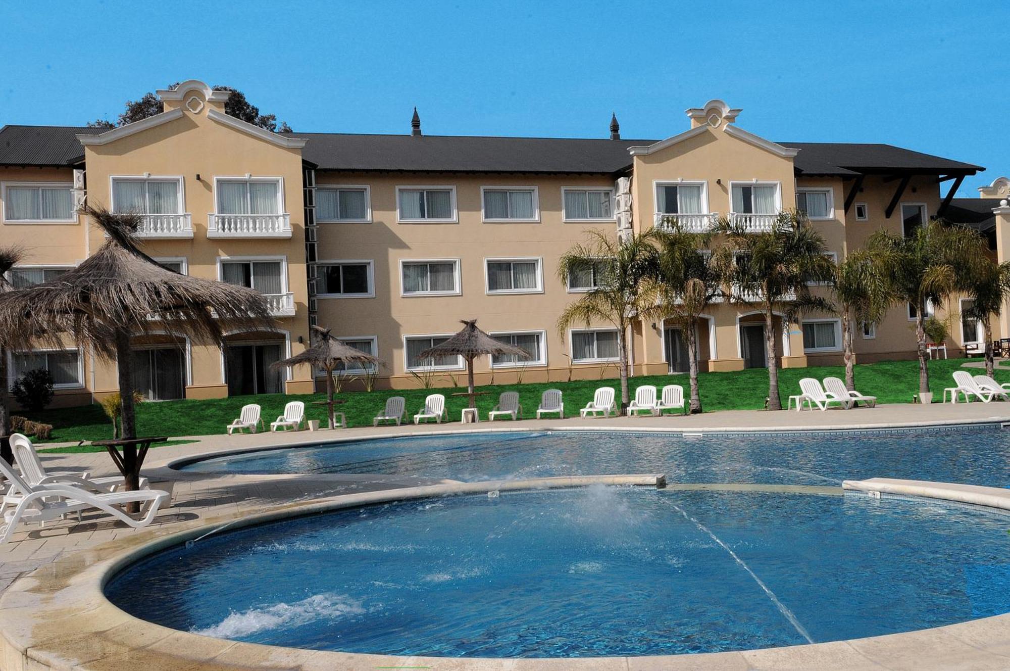Hotel Howard Johnson Pilar & Convention Center