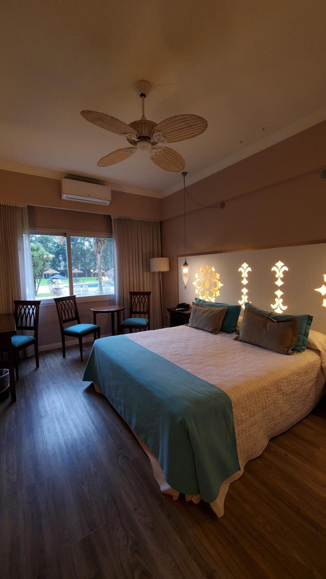 Hotel Howard Johnson Pilar & Convention Center 4*