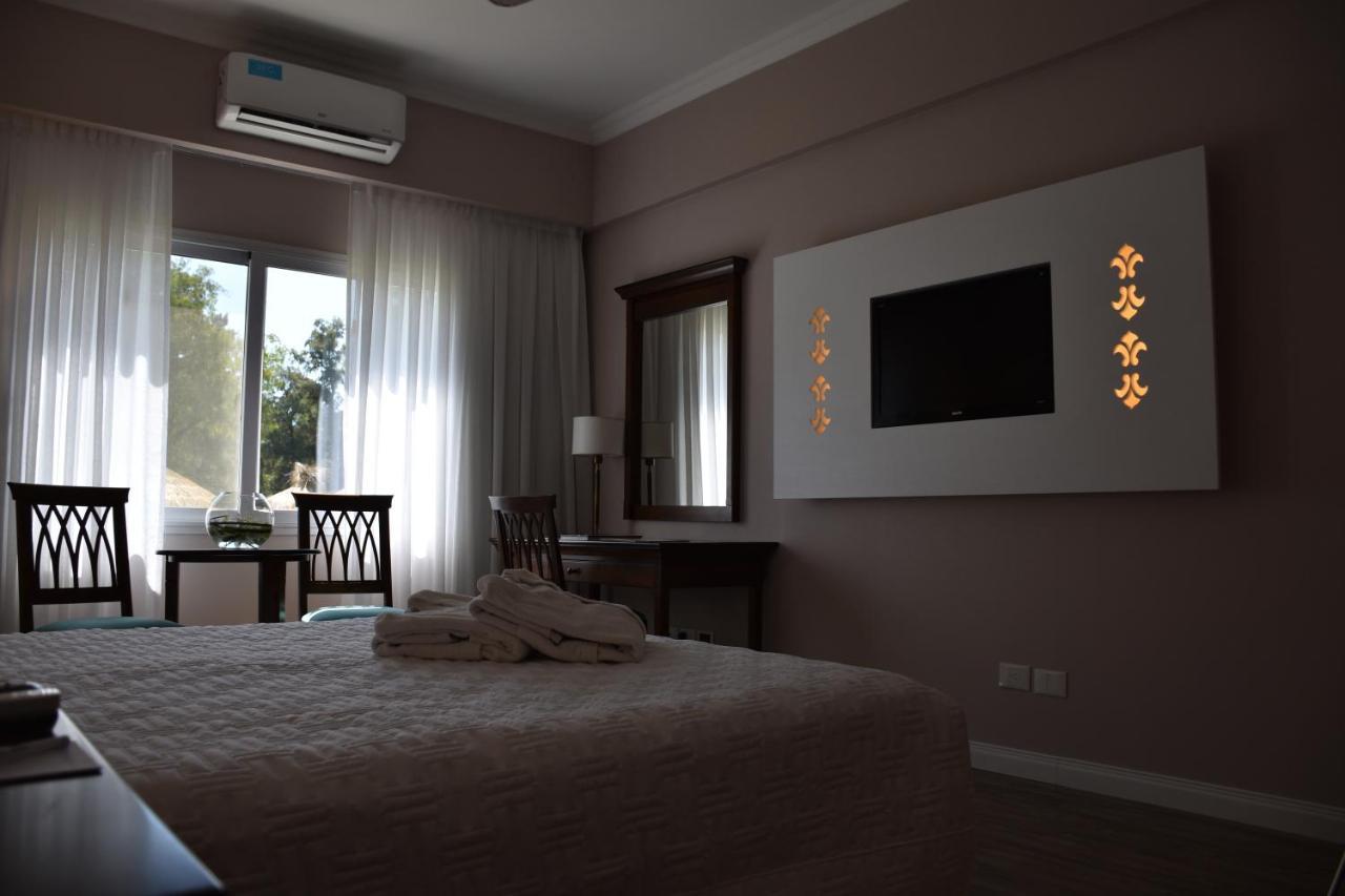 Howard Johnson Pilar & Convention Center Hotel 4*