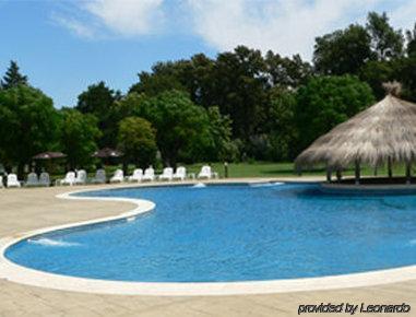 Howard Johnson Pilar & Convention Center Hotel 4*
